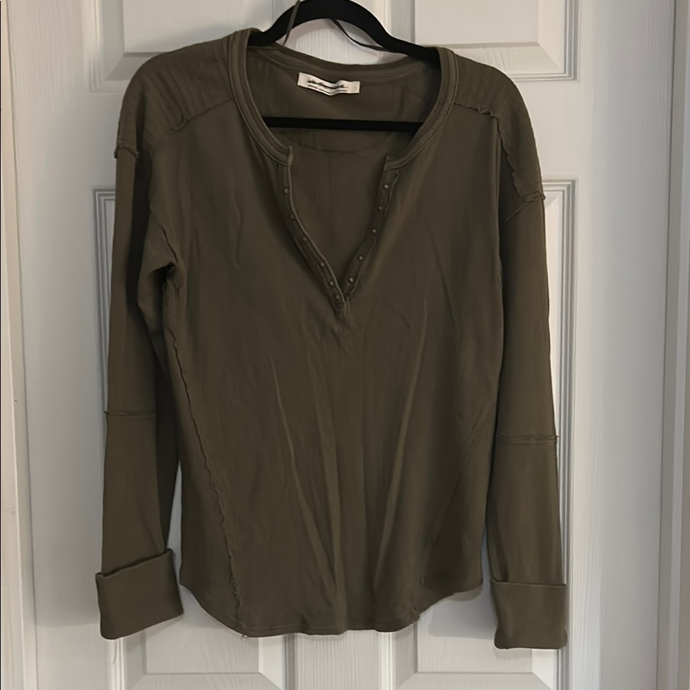 Olive Green Long Sleeve Women's Top - never worn!! Like new!